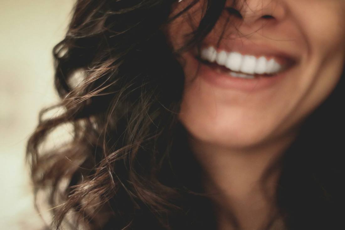 Patiente souriante soignee a domicile